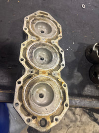 Load image into Gallery viewer, Evinrude 200hp Ocean pro outboard cylinder head 436892
