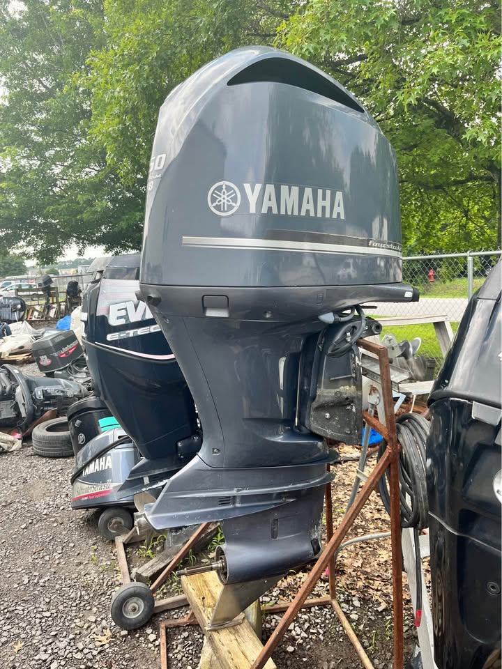 2007 Yamaha 350hp 4 stroke 25” outboard w/ CONTROLS