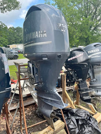 Load image into Gallery viewer, 2007 Yamaha 350hp 4 stroke 25” outboard w/ CONTROLS
