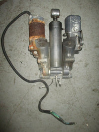 Load image into Gallery viewer, Yamaha 200hp 2 stroke outboard tilt trim unit
