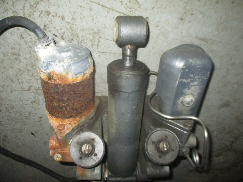 Yamaha 200hp 2 stroke outboard tilt trim unit