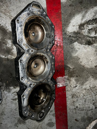 Load image into Gallery viewer, Johnson 150hp 2 stroke outboard cylinder head (337548) NO THERMOSTAT
