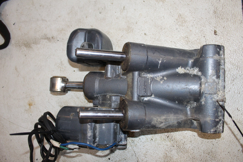 Yamaha 150hp 2 Stroke Outboard Showa Tilt Trim Unit (Parts)
