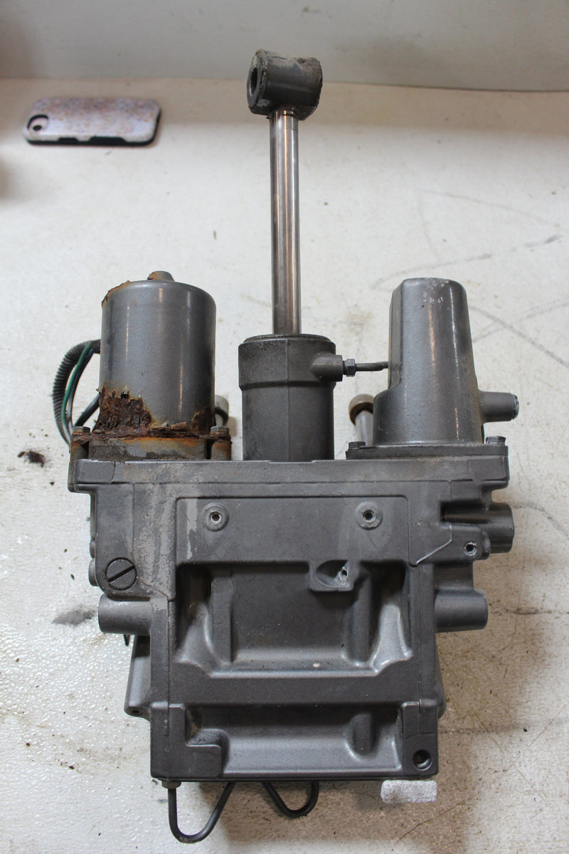 Suzuki DT200 200hp Outboard Tilt Trim Unit (Parts)