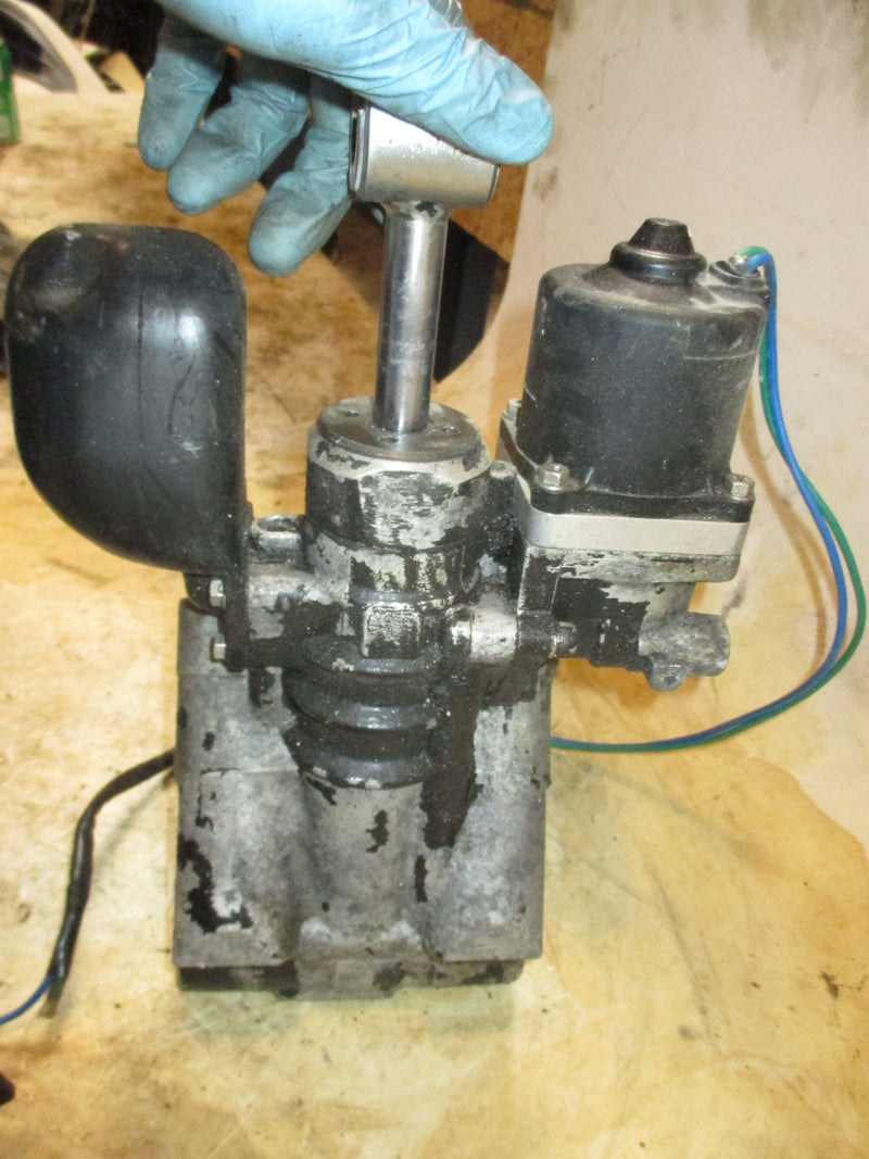 Johnson 200hp 2 stroke ocean runner outboard tilt trim unit (PARTS)