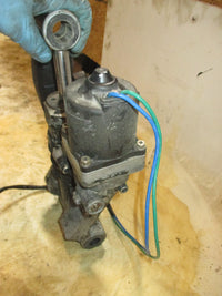 Load image into Gallery viewer, Johnson 200hp 2 stroke ocean runner outboard tilt trim unit (PARTS)
