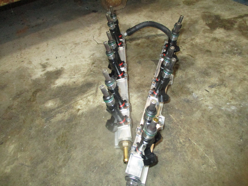 Suzuki DF300B outboard fuel rail and injector set