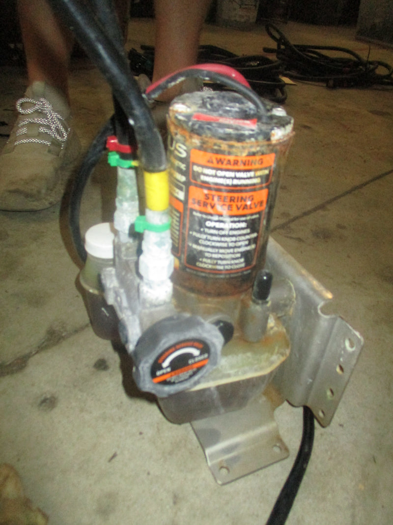 Yamaha outboard Optimus 12-130364 / EP1500 Hydraulic steering pump