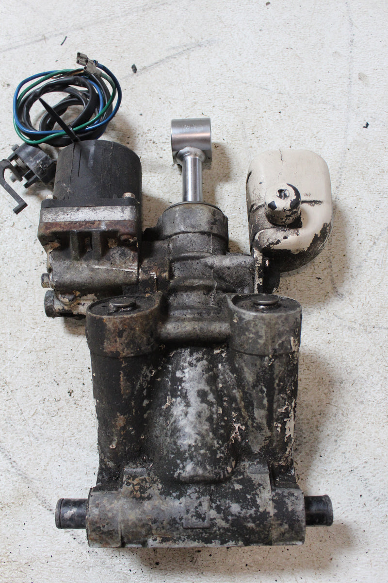 Johnson 175hp Ocean Runner 2 Stroke Outboard Tilt Trim Unit (Parts)