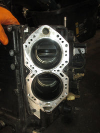 Load image into Gallery viewer, Johnson 90hp 60 degree 2 stroke outboard Crankcase Block (5001533)
