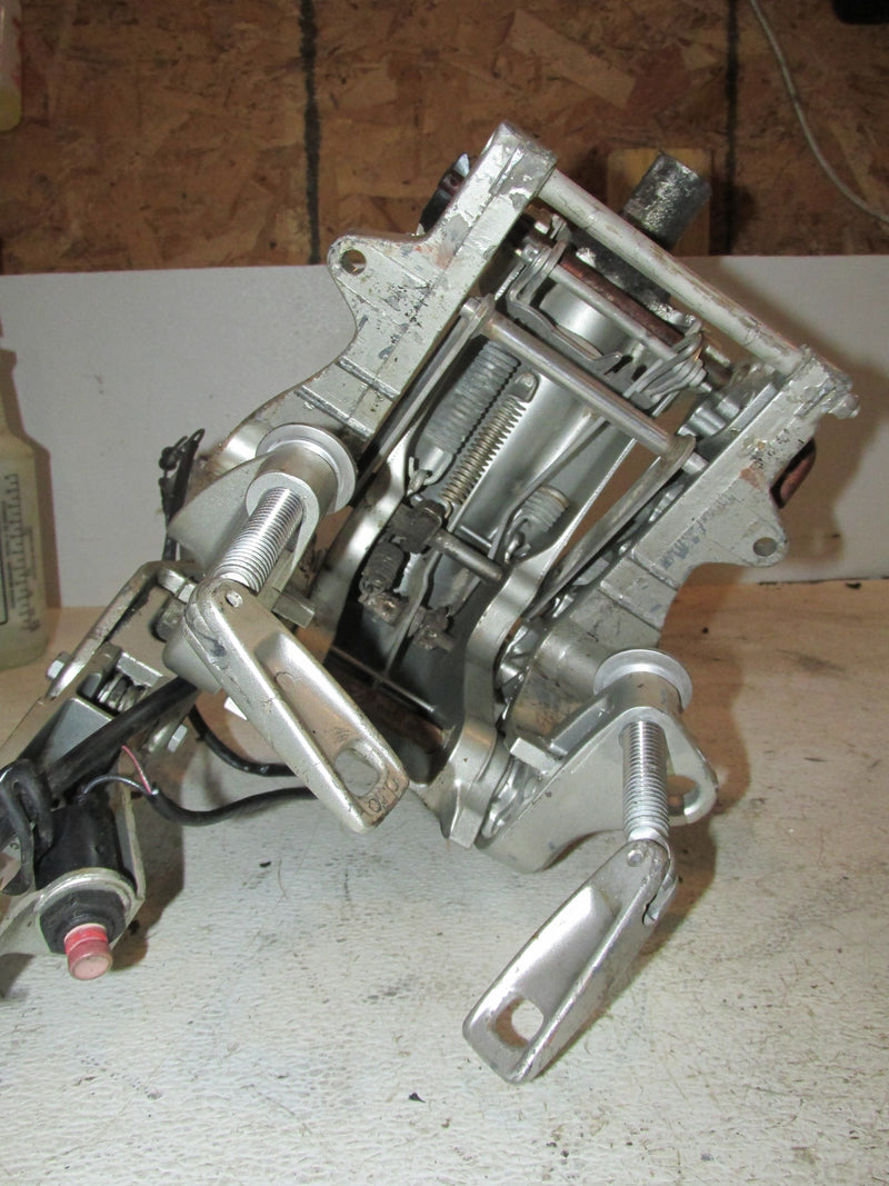 Honda BF8A 8hp Outboard Swivel Bracket (50200-881-843ZB)