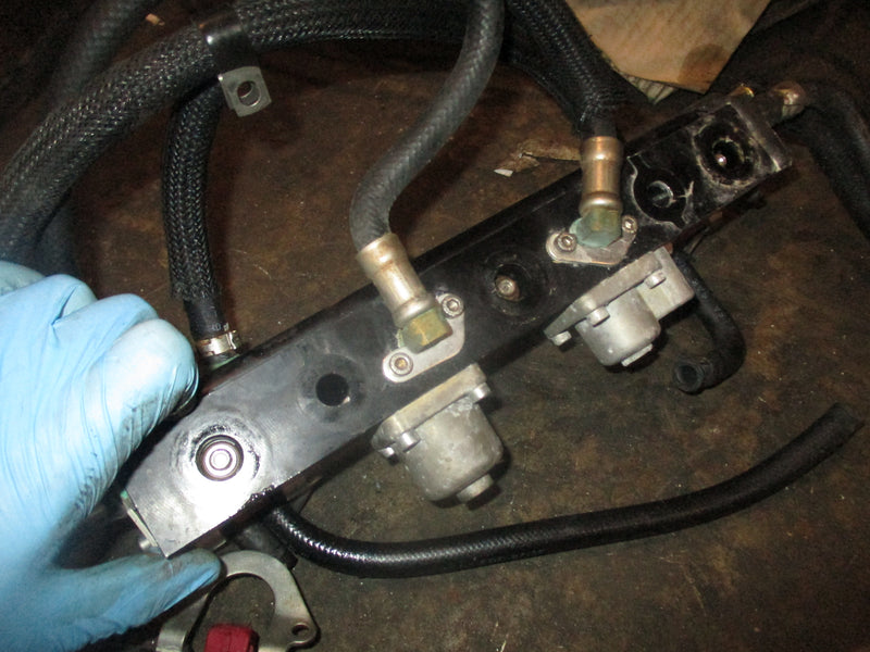 Mercury 200hp Optimax outboard fuel rail and injector set PARTS ONLY