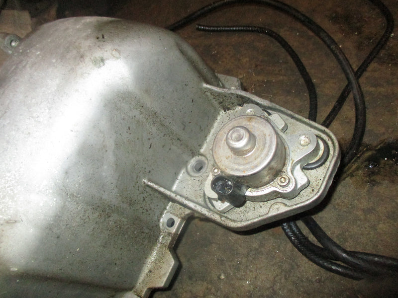 Mercury 200hp Optimax outboard air plenum w/ throttle body and oil pump