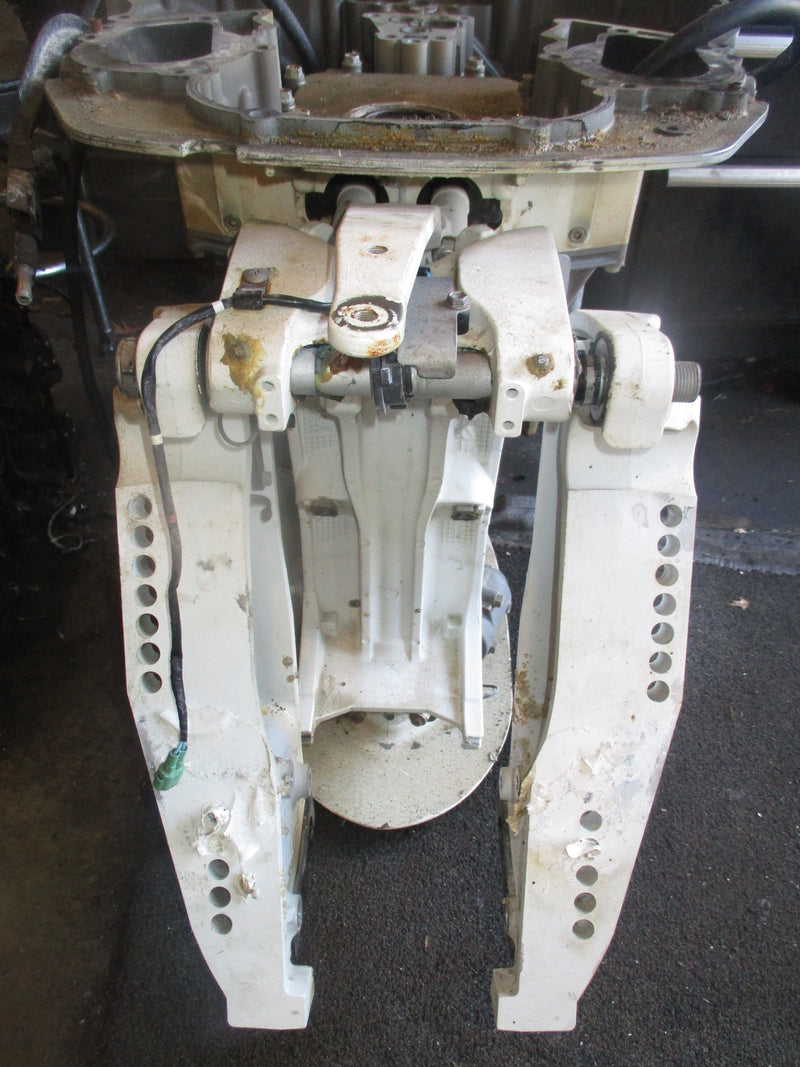 Suzuki DF300B outboard 25" mid section