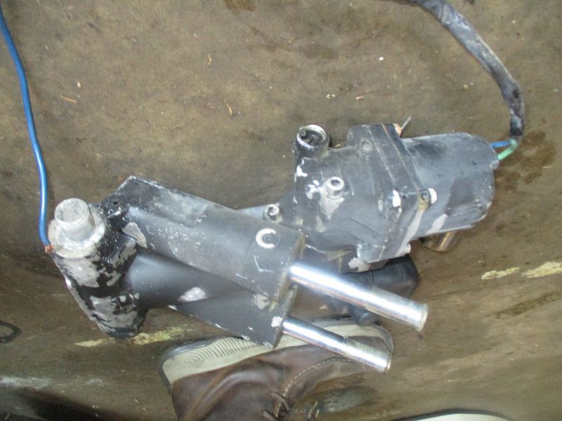 Evinrude 225hp Ficht outboard tilt trim unit