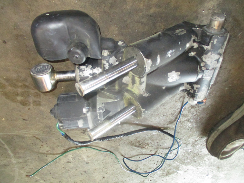 Evinrude 225hp Ficht outboard tilt trim unit