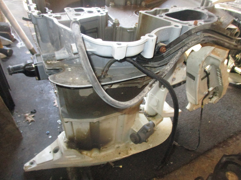 Suzuki DF300B outboard 25" mid section