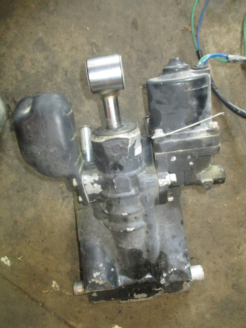 Evinrude 225hp Ficht outboard tilt trim unit