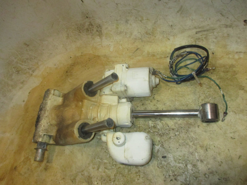 Johnson 90hp 60 degree 2 stroke outboard Tilt Trim Unit