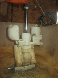 Load image into Gallery viewer, Johnson 90hp 60 degree 2 stroke outboard Tilt Trim Unit
