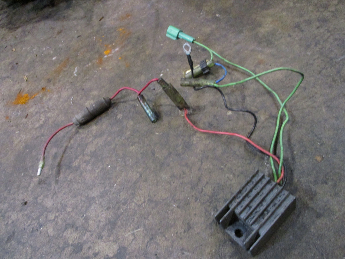 Yamaha 40hp 2 stroke outboard rectifier regulator (6G1-81970-61-00)