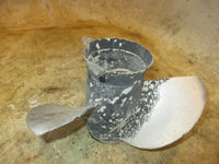 Load image into Gallery viewer, Johnson 50hp 2 Stroke outboard Aluminum Propeller (012038)
