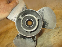 Load image into Gallery viewer, Johnson 50hp 2 Stroke outboard Aluminum Propeller (012038)
