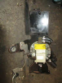 Load image into Gallery viewer, Evinrude 225hp Ficht outboard oil distributor (5004920)
