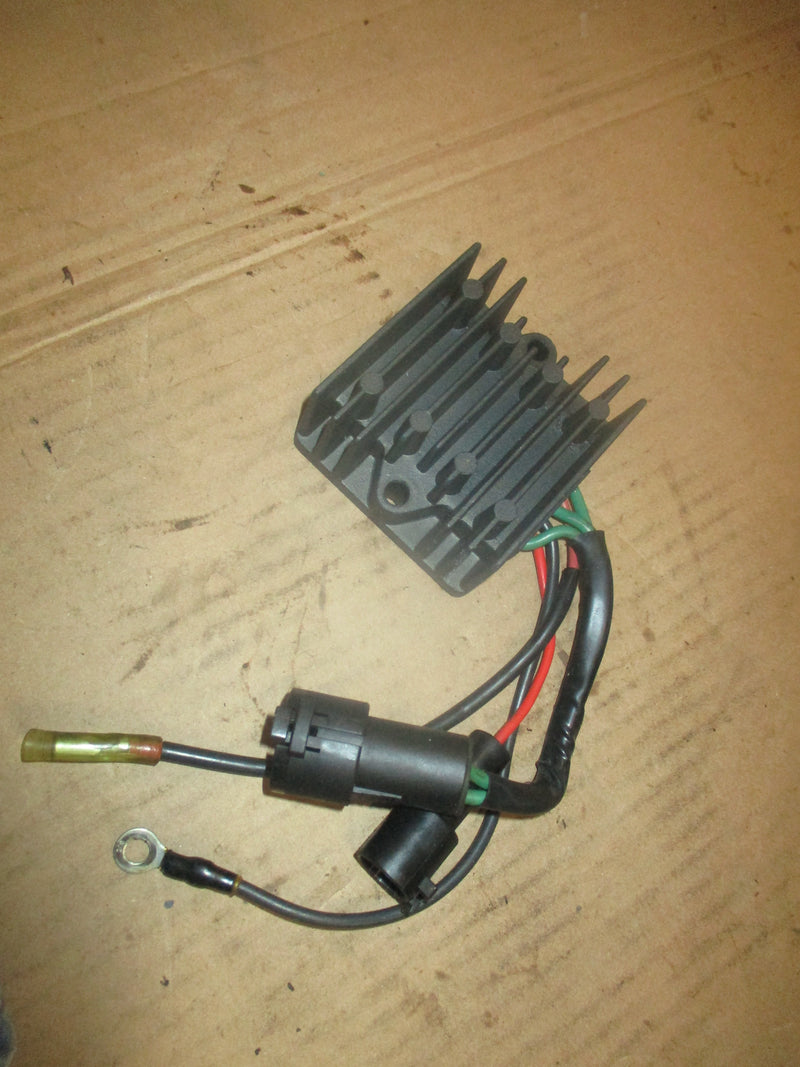 Yamaha 150hp carbureted SWS 2 stroke outboard rectifier regulator (6R3-81960-10)
