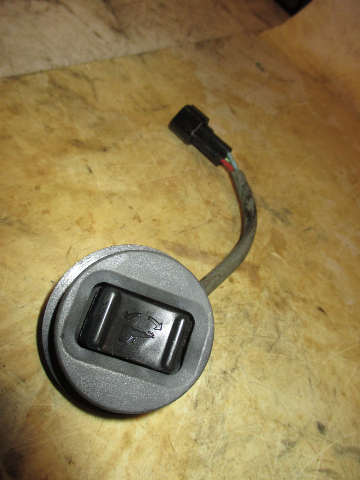 Yamaha 200hp HPDI 2 stroke outboard tilt trim switch (6R3-82563-00)