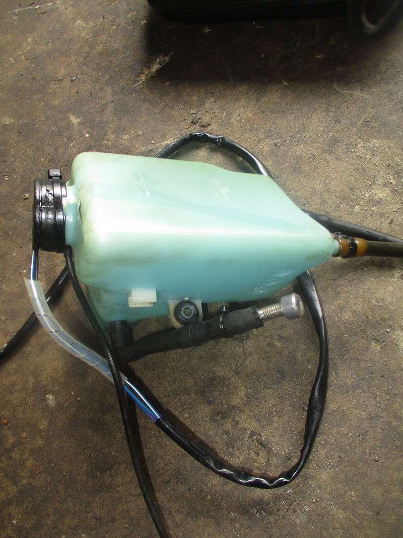 Yamaha 150hp carbureted 2 stroke outboard oil tank with sensor (6E5-21750-05)