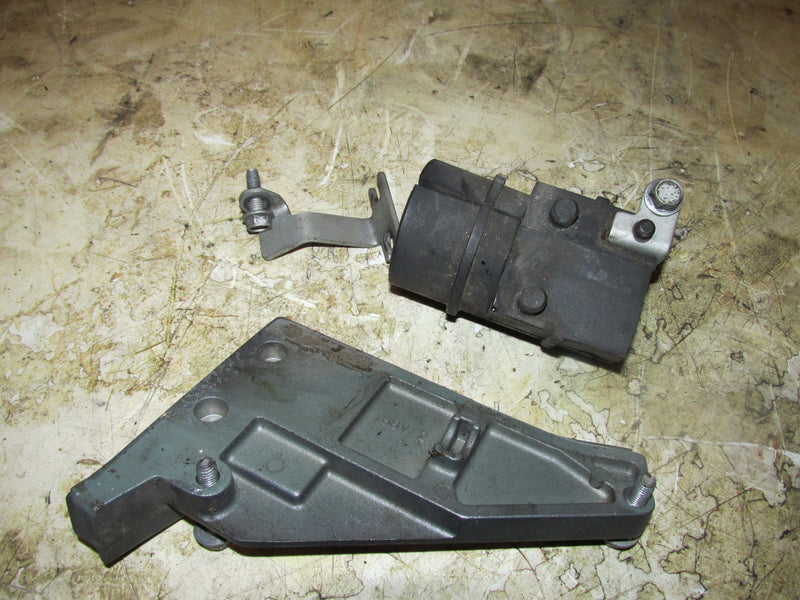 Yamaha 115hp 4 Stroke Outboard Rigging Grommet and Holder (68V-42725-00-00)