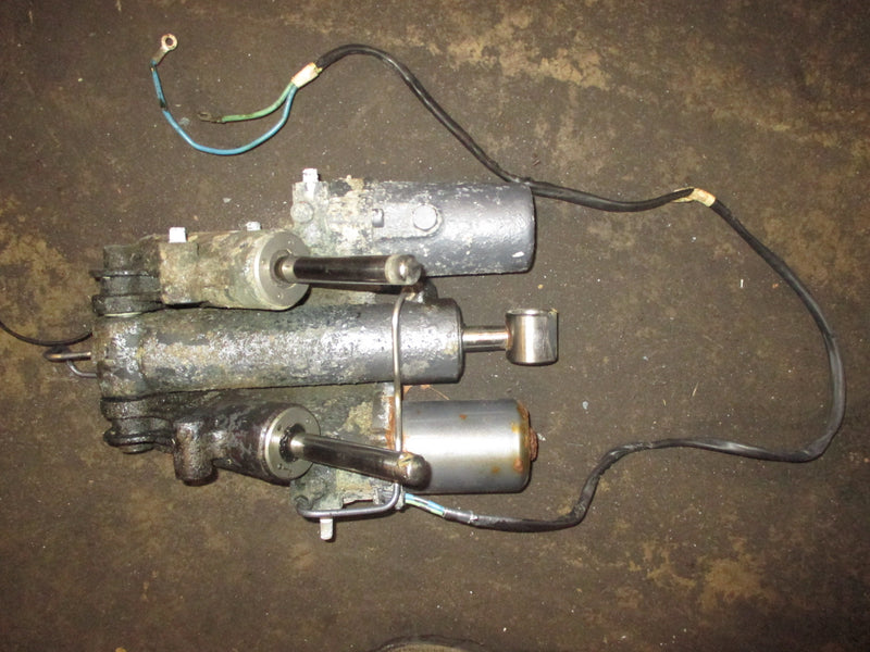 Yamaha 225hp 4 stroke outboard tilt trim unit