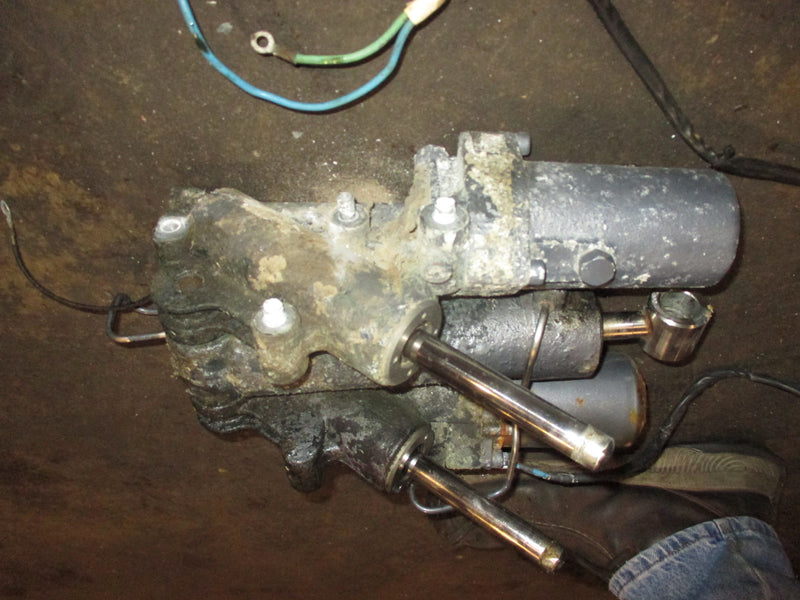 Yamaha 225hp 4 stroke outboard tilt trim unit