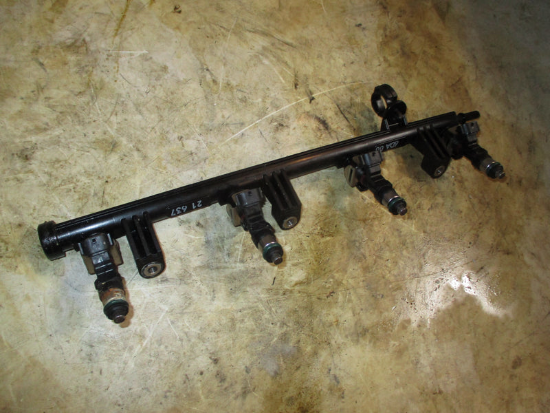 Yamaha 200hp 4 cyl 4 stroke outboard fuel rail and injector set (6DA-13761-00)