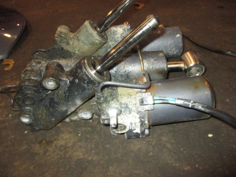 Yamaha 225hp 4 stroke outboard tilt trim unit