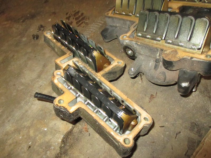 Johnson 200/225hp Ocean prop outboard intake manifold and reeds (332-243)