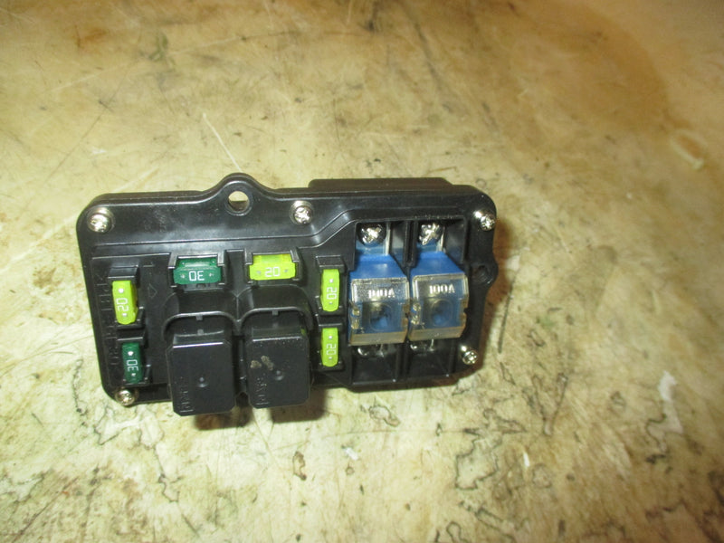 Yamaha 200hp 3.3L VMAX HPDI Outboard Fuse box (60V-82170-01-00)