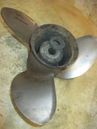 Load image into Gallery viewer, Evinrude 225hp Ocean Pro 2 Stroke outboard Stainless Steel Prop (391200) 15x17
