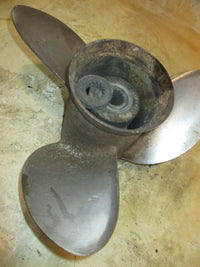 Load image into Gallery viewer, Evinrude 225hp Ocean Pro 2 Stroke outboard Stainless Steel Prop (391200) 15x17
