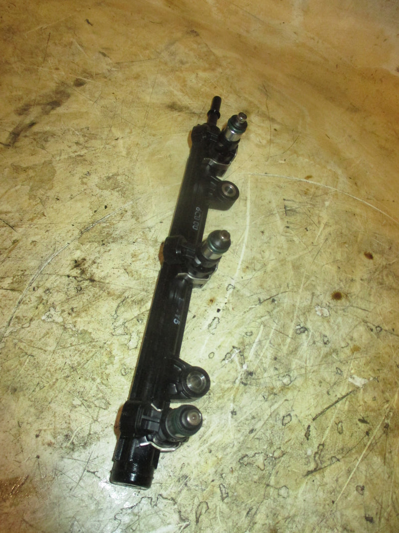 Yamaha 300hp 4 stroke outboard Fuel Rail w/ 3 Injectors