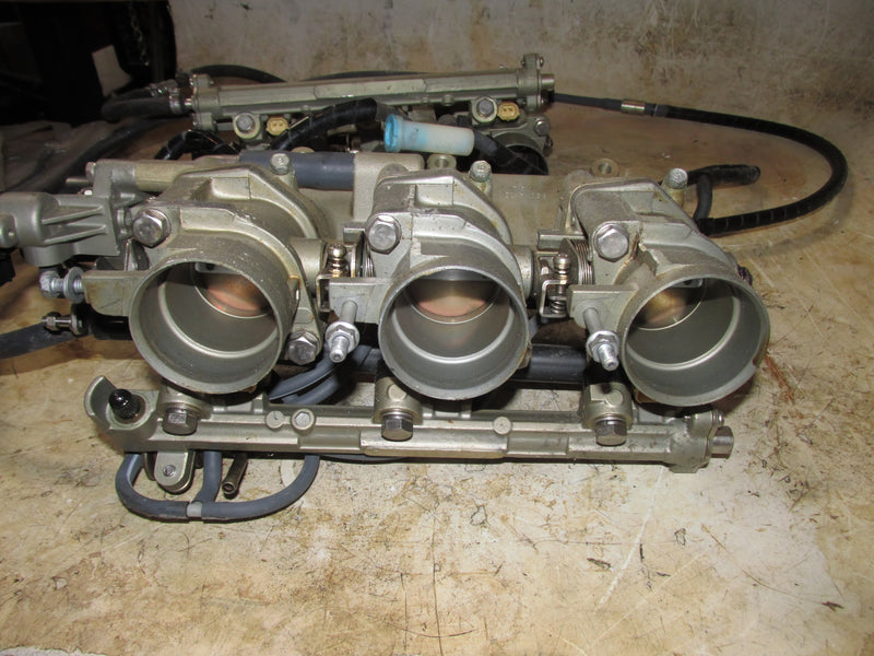 Yamaha 225hp 4 Stroke Outboard Intake manifold/fuel rails and injectors