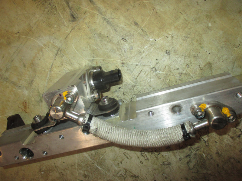 Yamaha 200hp 3.3L VMAX HPDI Outboard Fuel Rail/pressure sensor (60V-13161-00)