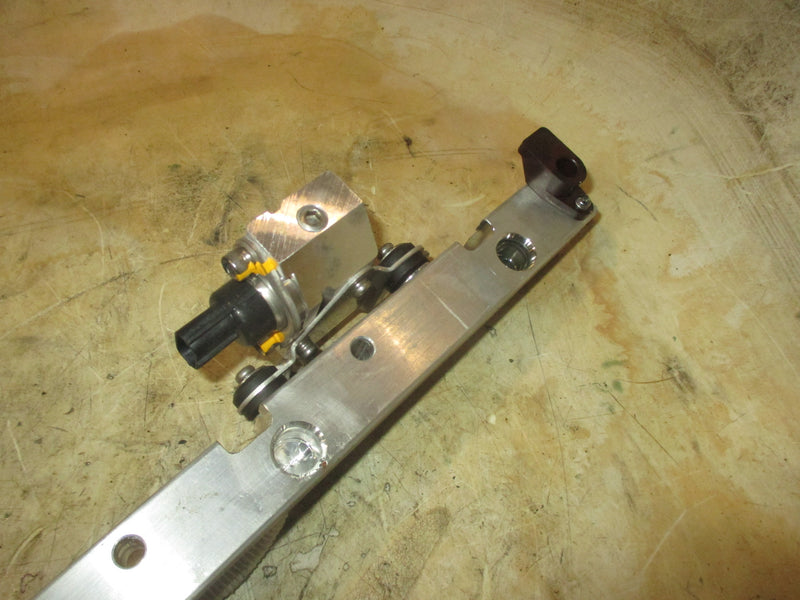 Yamaha 200hp 3.3L VMAX HPDI Outboard Fuel Rail/pressure sensor (60V-13161-00)