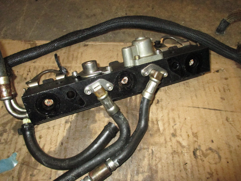 Mercury 175hp optimax outboard fuel rail and injector set (8M0001459407136)