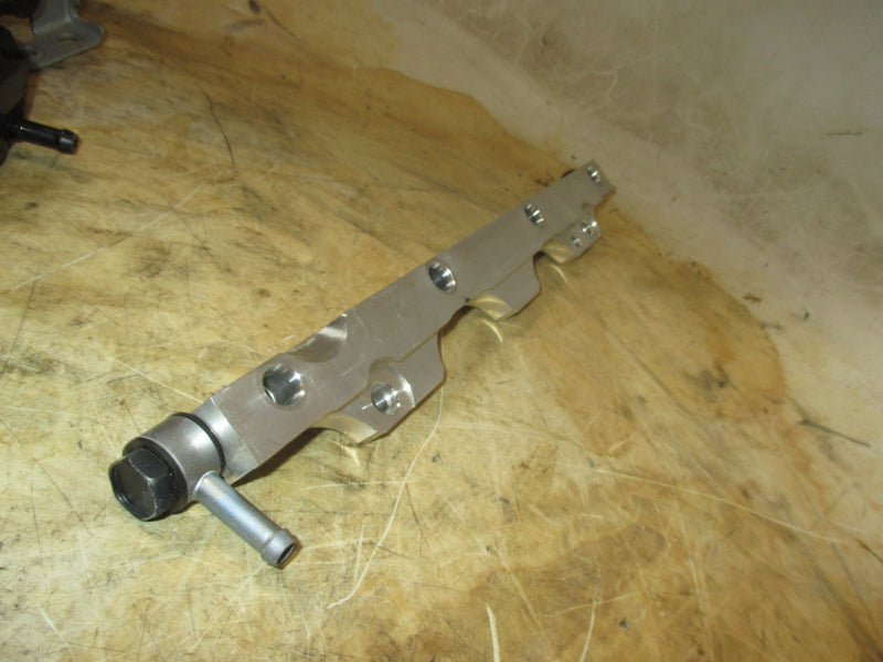 Suzuki DF115A 115hp 4 stroke outboard fuel rail (15751-92J00)