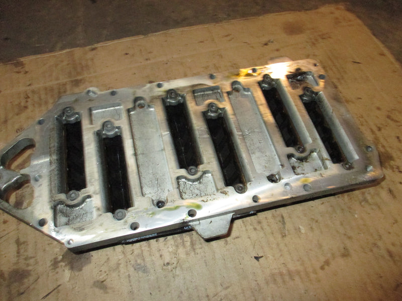 Mercury 175hp optimax outboard intake manifold with reeds (855952T3)