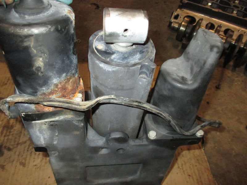 Mercury 175hp optimax outboard tilt trim unit