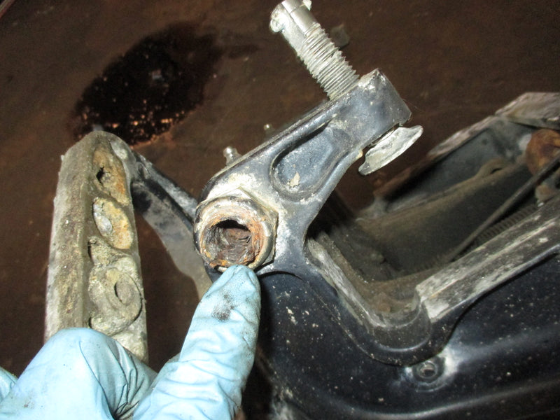 Johnson 30hp 2 stroke outboard swivel bracket (parts)