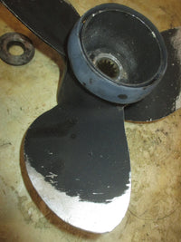 Load image into Gallery viewer, Johnson 40hp Tracker 2 stroke Outboard Aluminum propellor (386909-12 1/2x13)
